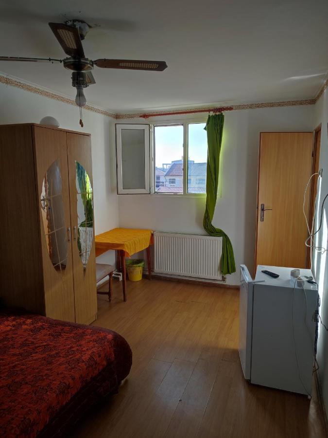 Hostel Emy Camere Cu Baie Proprie Aproape De Plaja 3 Papuci Konstanca Kültér fotó